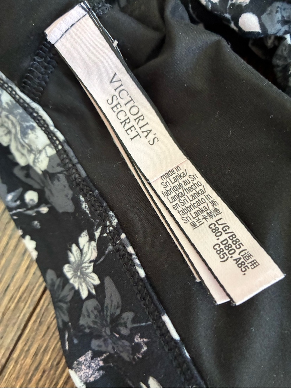 Victoria’s Secret Soft Bralette Floral 🖤🤍 - Picture 5 of 8